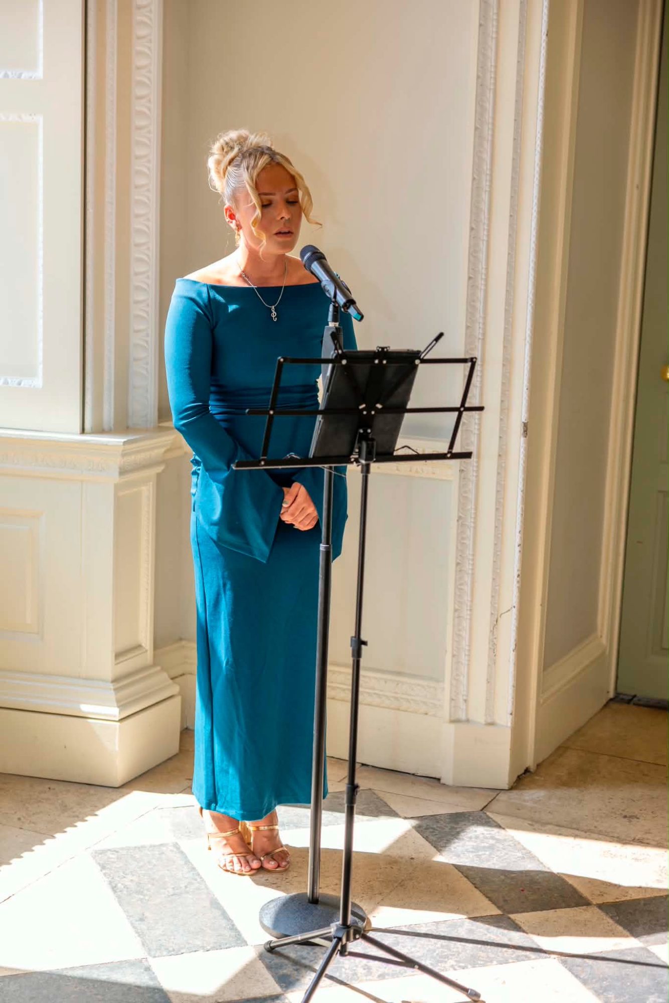 Amz Singz | Female Vocalist & Live Performer | Wedding & Events Singer